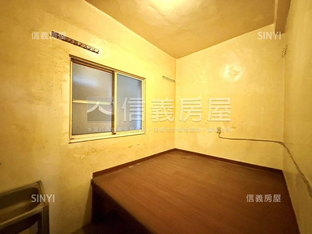 二聖正路面學校無夾層金店房屋室內格局與周邊環境
