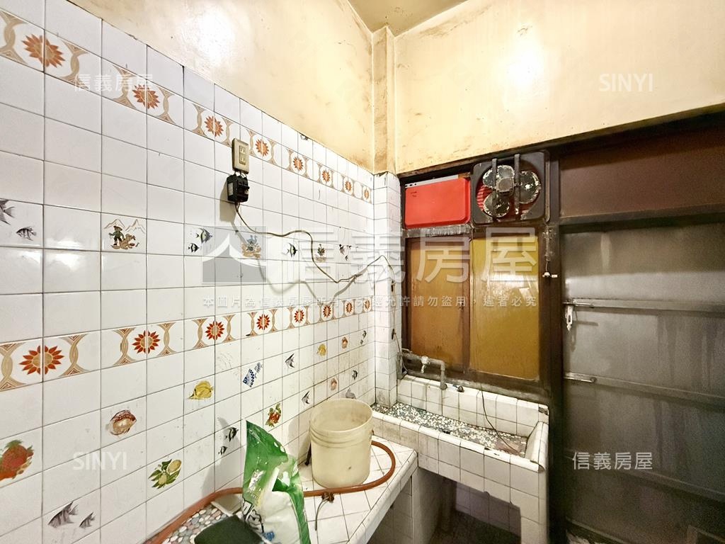 二聖正路面學校無夾層金店房屋室內格局與周邊環境