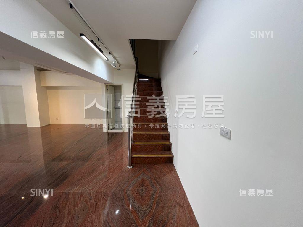 近葳格國際大面寬金店房屋室內格局與周邊環境