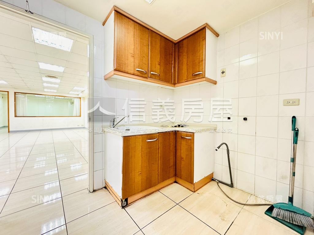 民權大道低公設比典雅辦公房屋室內格局與周邊環境