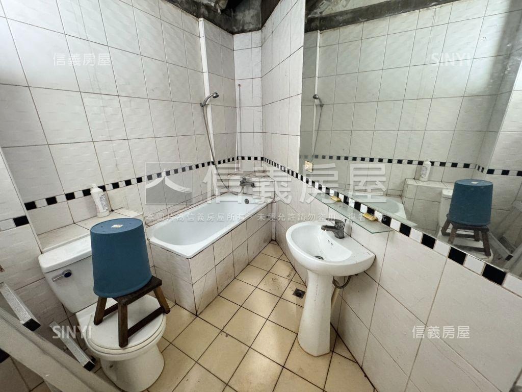 近台中公園。整棟套房透天房屋室內格局與周邊環境