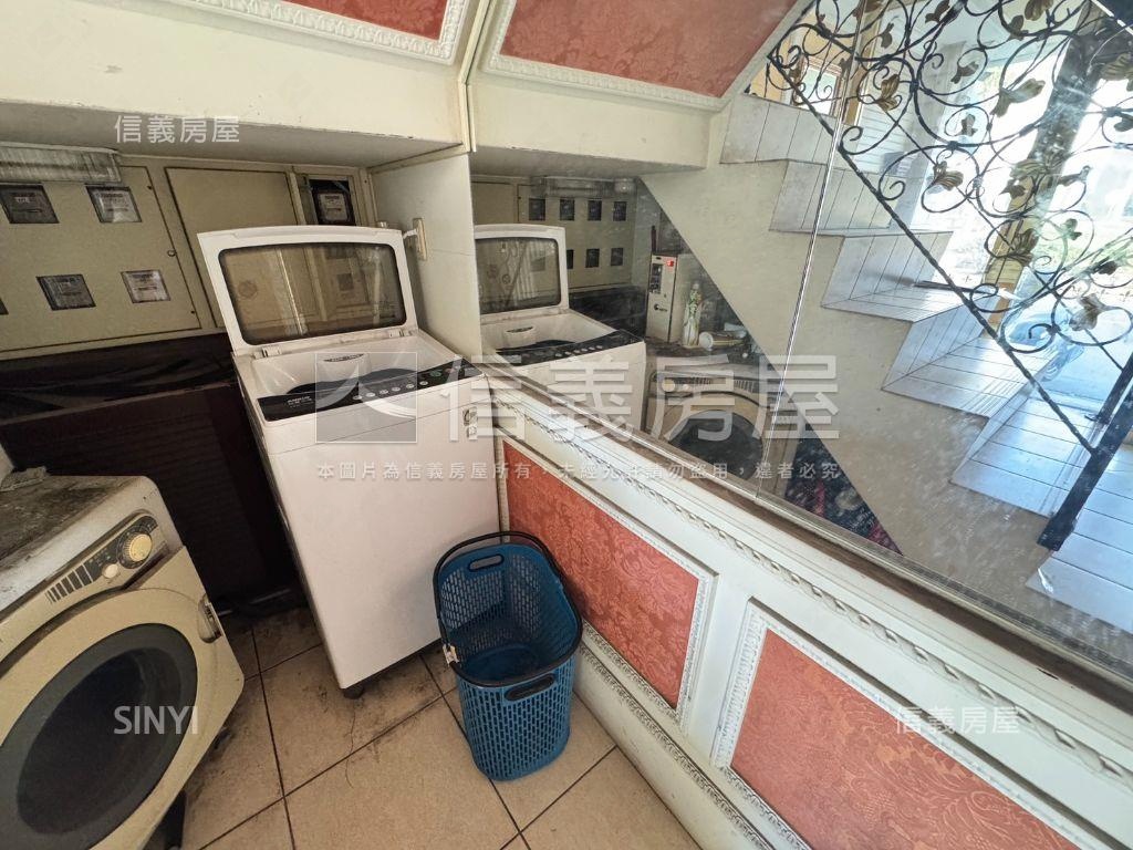 近台中公園。整棟套房透天房屋室內格局與周邊環境