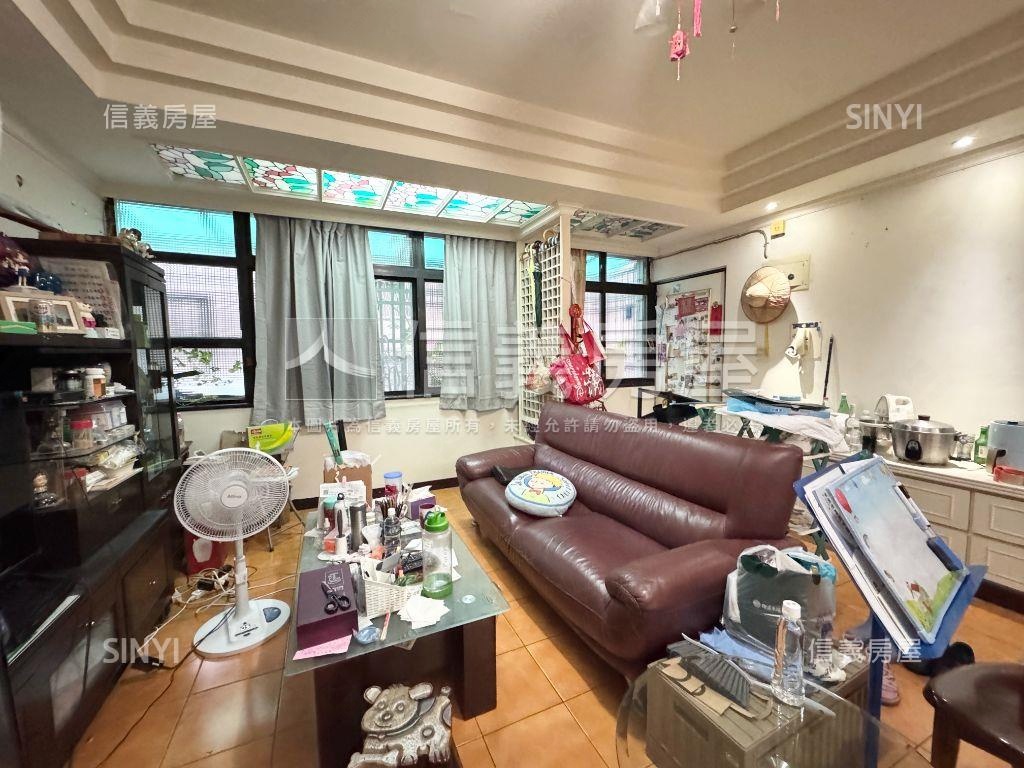 景安捷運花園邊間四房房屋室內格局與周邊環境