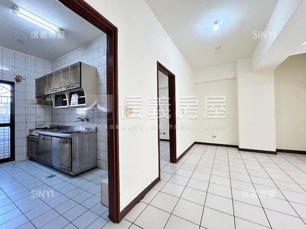 行情出售南區雙陽台大三房房屋室內格局與周邊環境