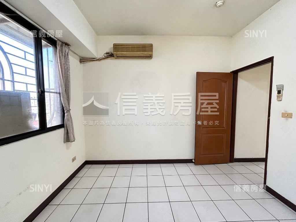 行情出售南區雙陽台大三房房屋室內格局與周邊環境