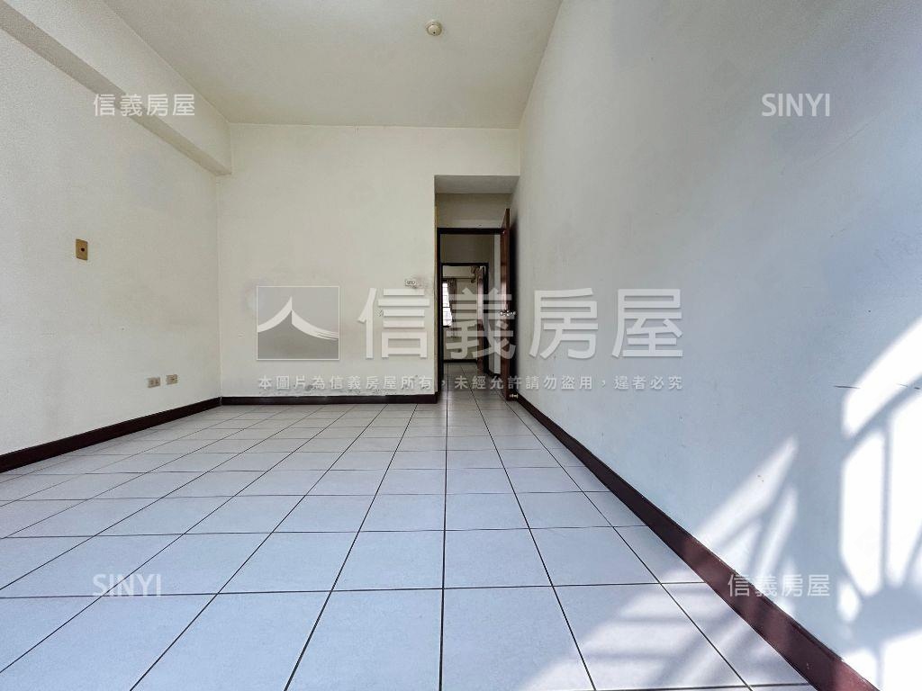 行情出售南區雙陽台大三房房屋室內格局與周邊環境