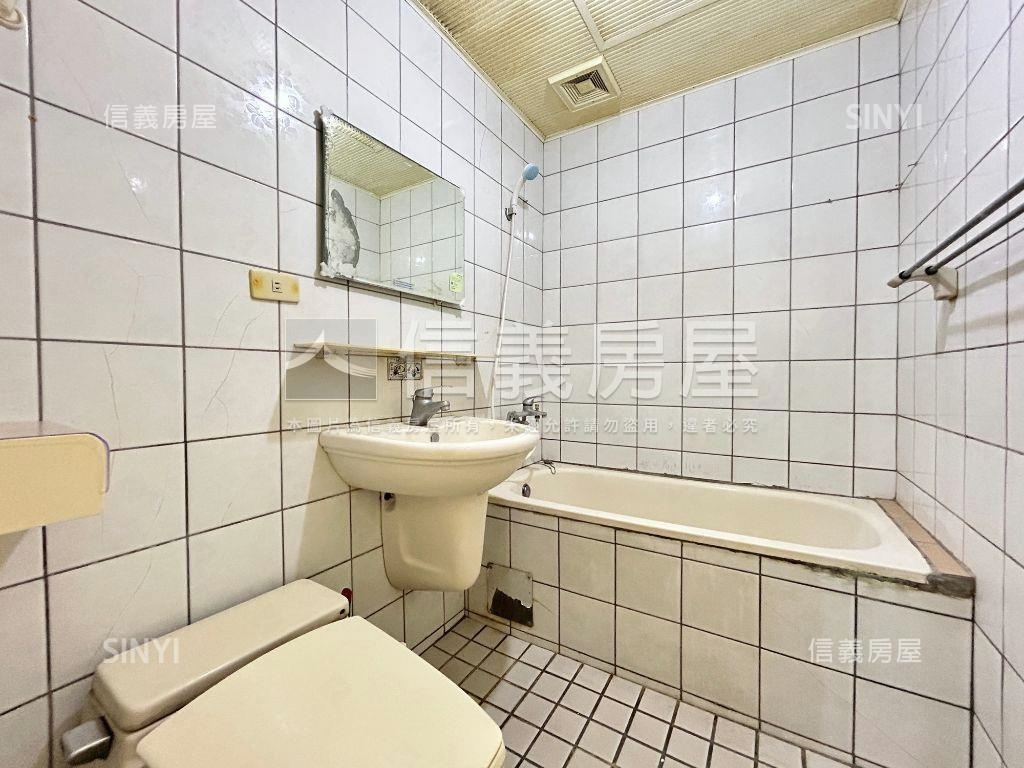 行情出售南區雙陽台大三房房屋室內格局與周邊環境