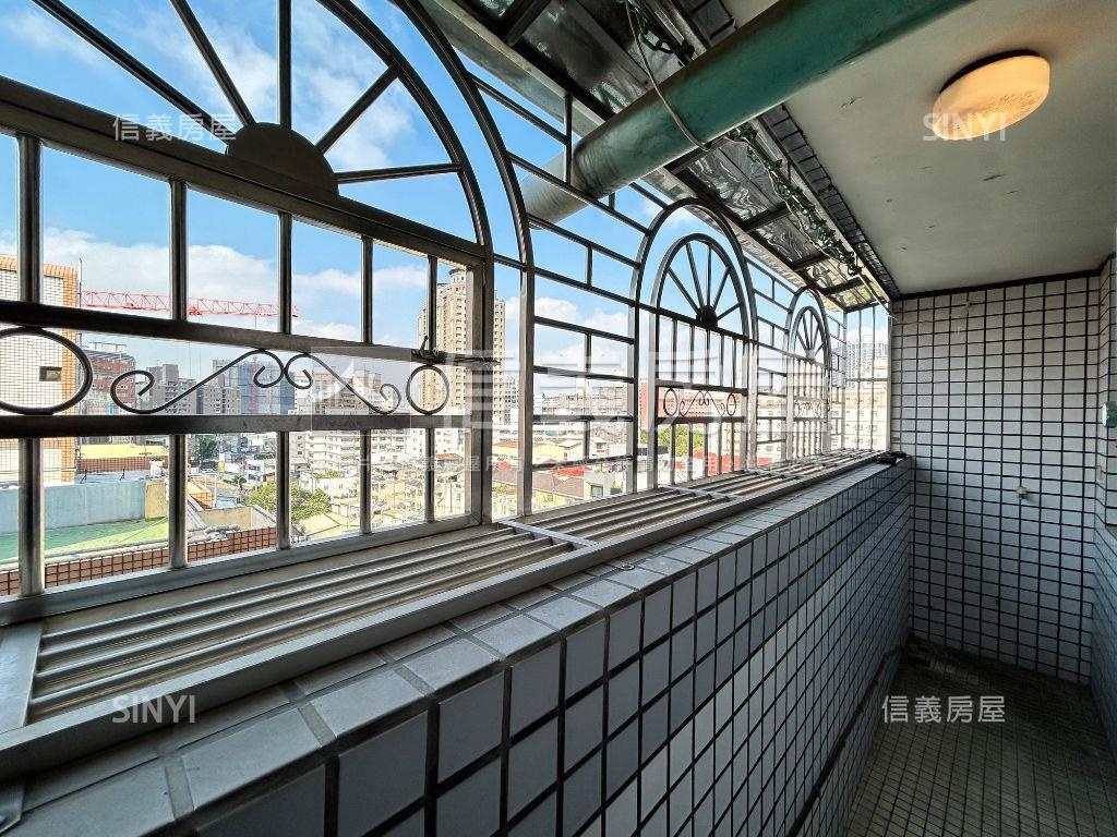 行情出售南區雙陽台大三房房屋室內格局與周邊環境