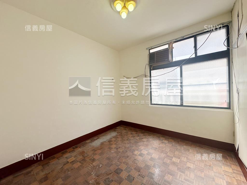 近車站朝南商用地美透天房屋室內格局與周邊環境