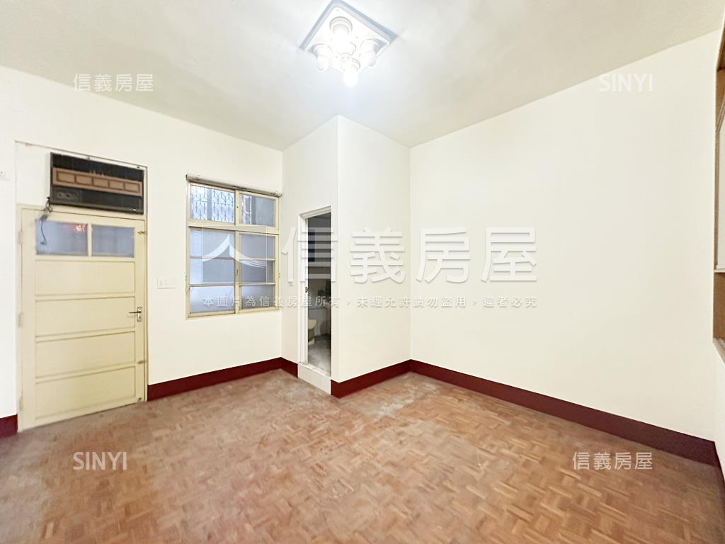 近車站朝南商用地美透天房屋室內格局與周邊環境