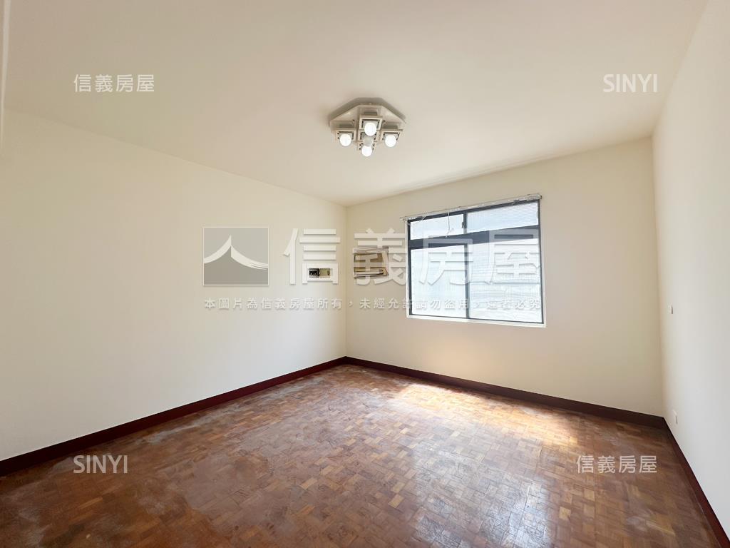 近車站朝南商用地美透天房屋室內格局與周邊環境