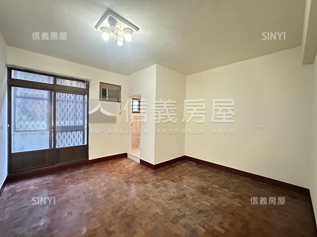 近車站朝南商用地美透天房屋室內格局與周邊環境