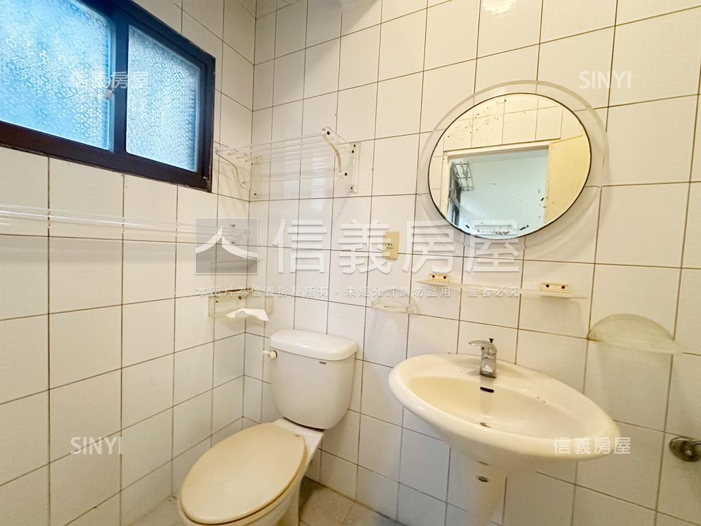 近車站朝南商用地美透天房屋室內格局與周邊環境