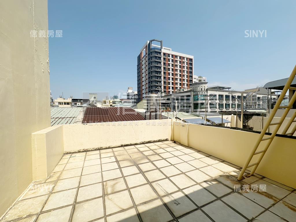 近車站朝南商用地美透天房屋室內格局與周邊環境