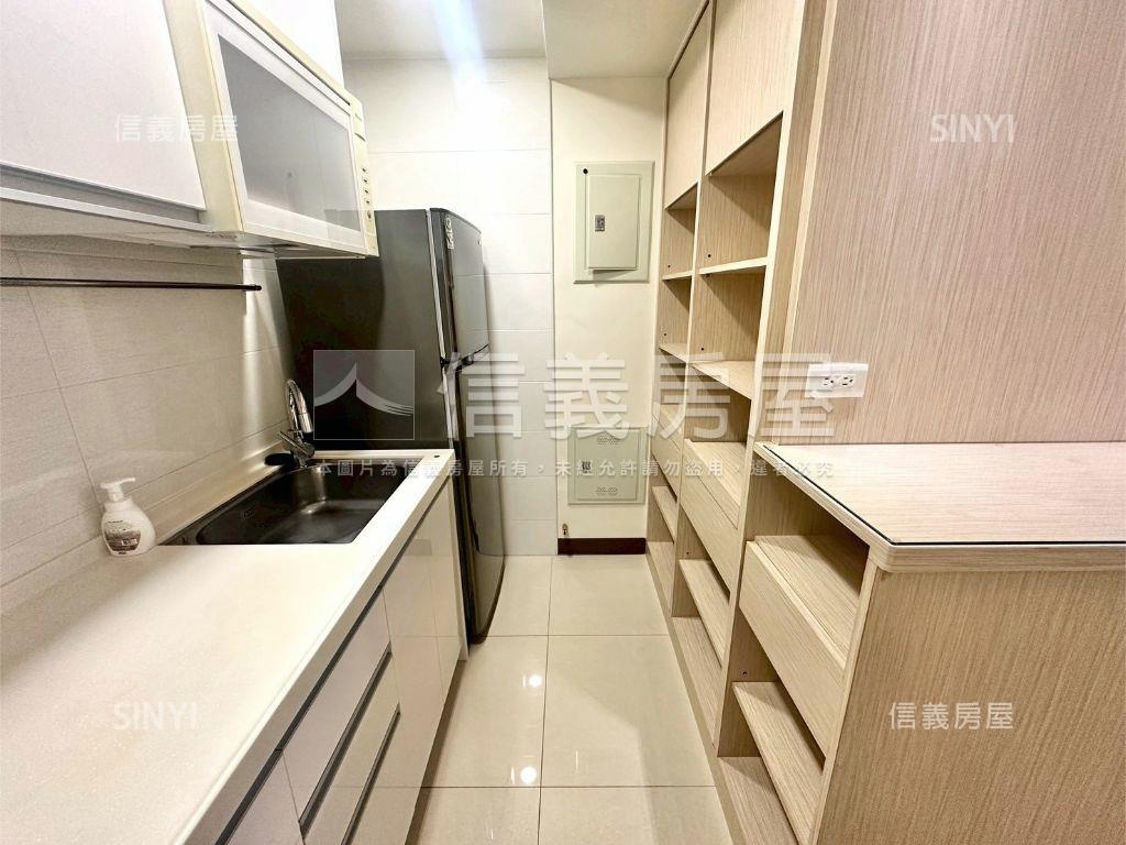 楠梓河案首排兩房車位房屋室內格局與周邊環境