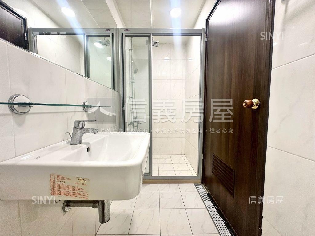 楠梓河案首排兩房車位房屋室內格局與周邊環境