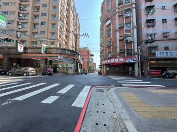 金門街三角窗霸店