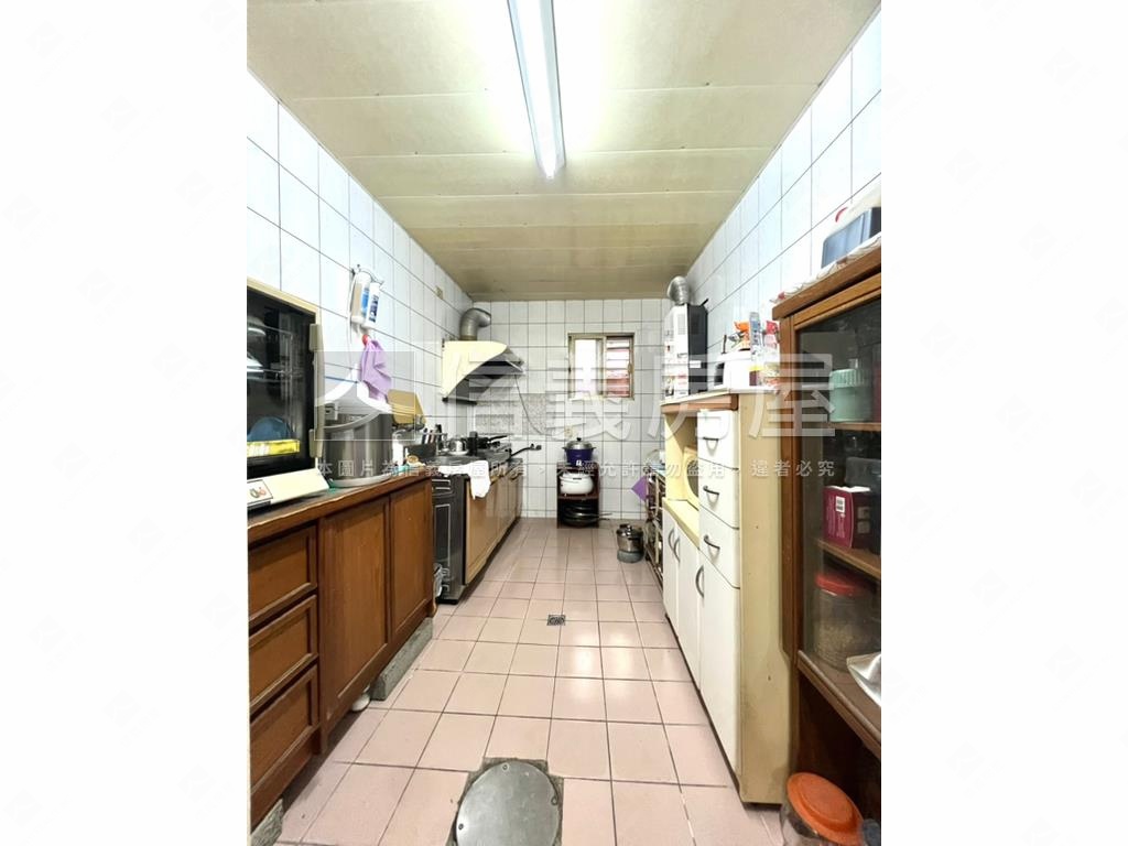 捷運～稀有邊間公寓一樓房屋室內格局與周邊環境