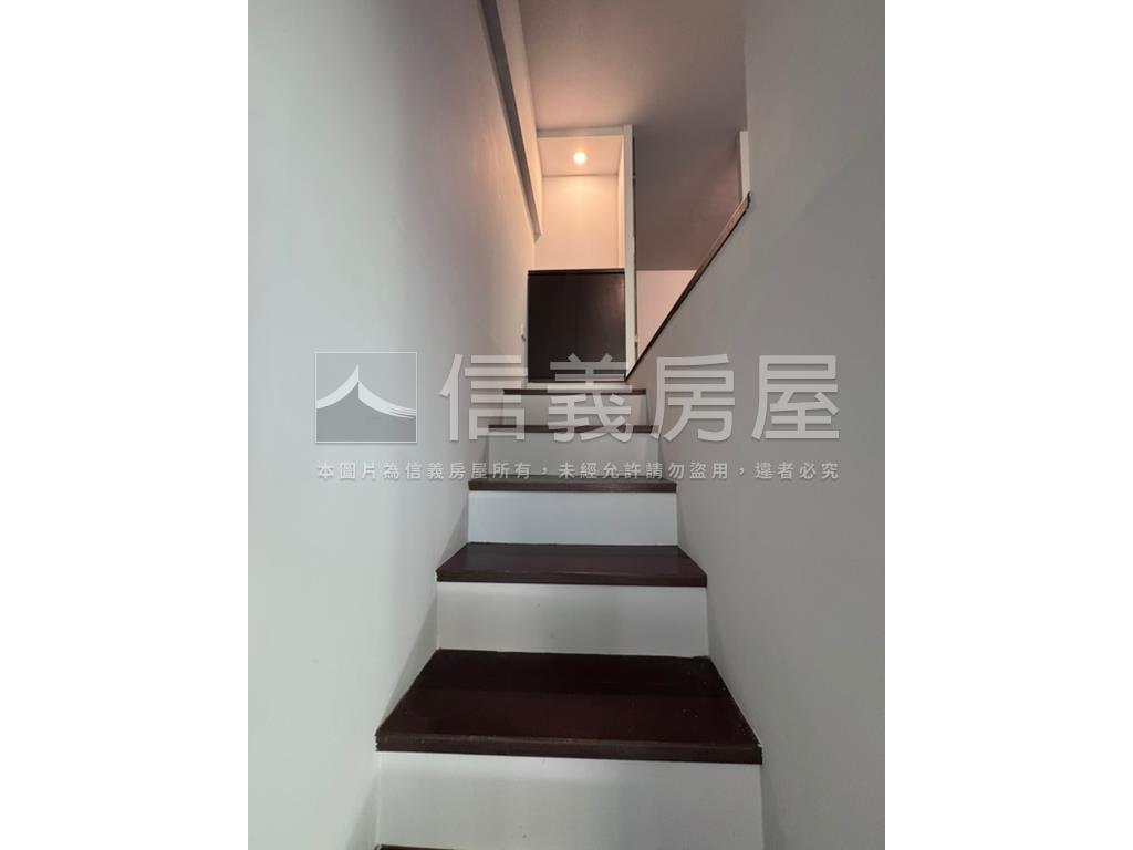 樂鑽挑高美美屋房屋室內格局與周邊環境