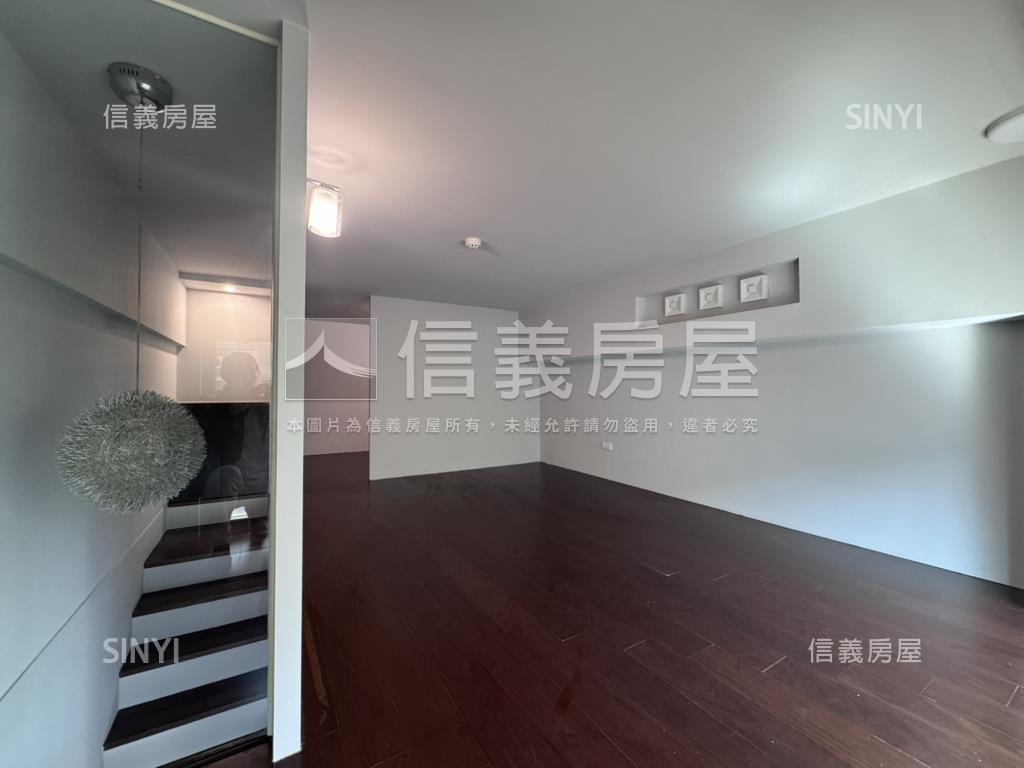 樂鑽挑高美美屋房屋室內格局與周邊環境