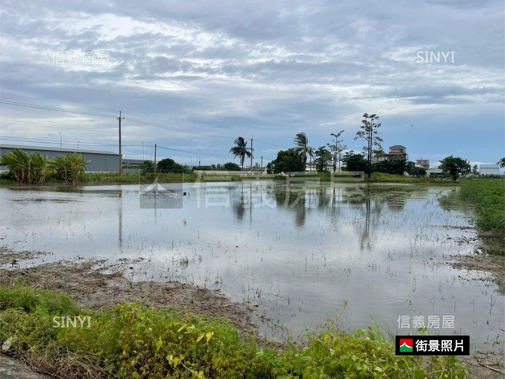 國道８號旁雙農舍房屋室內格局與周邊環境