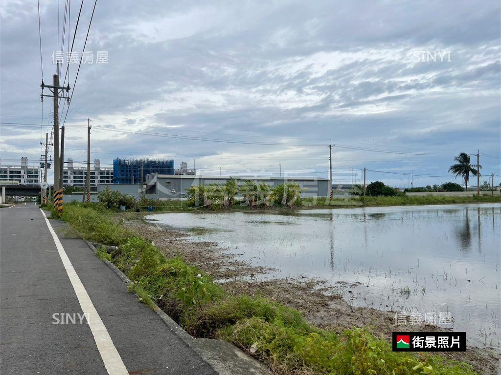 國道８號旁雙農舍房屋室內格局與周邊環境