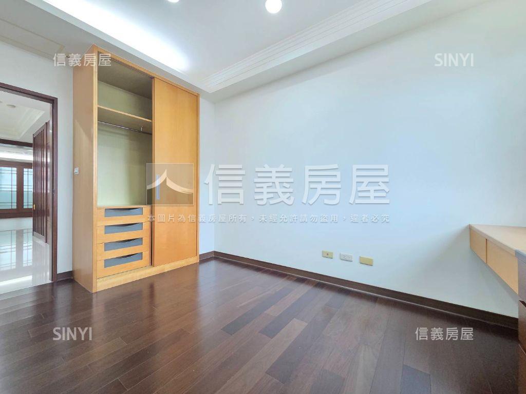 公園路冠富林稀有大空間房屋室內格局與周邊環境