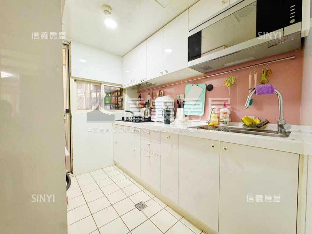 亞東捷運。美妝華廈三房房屋室內格局與周邊環境