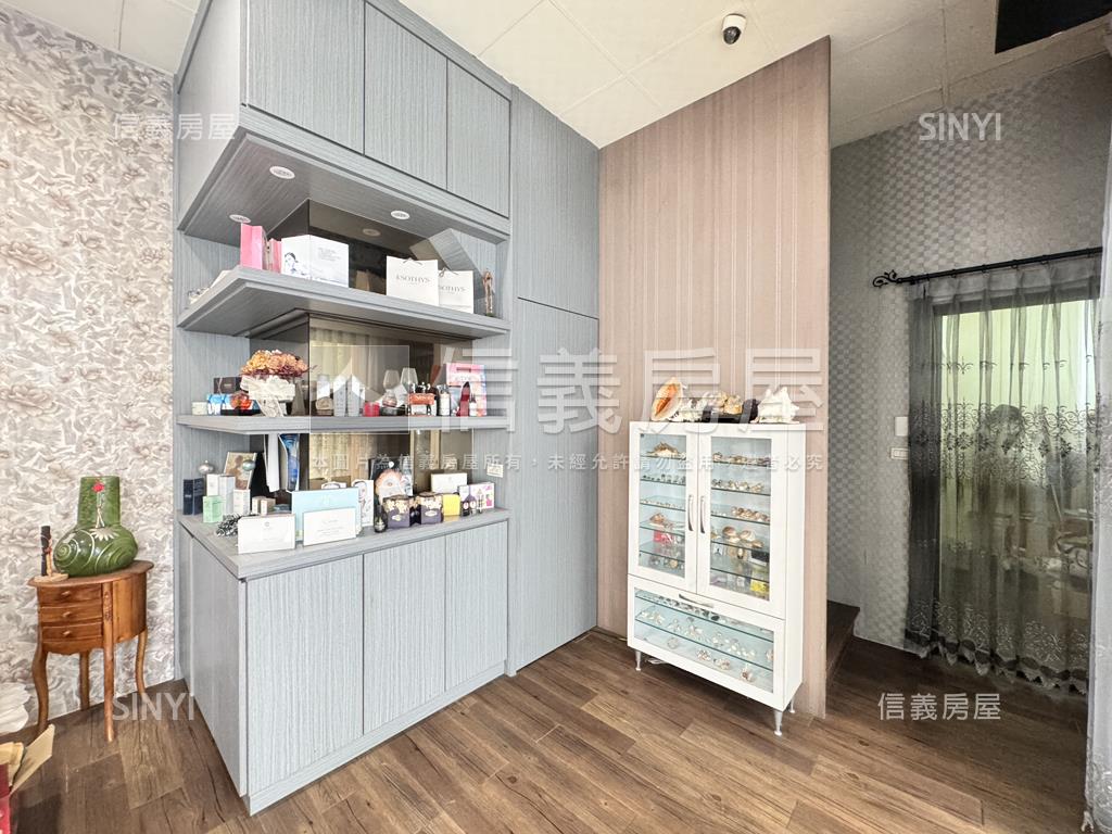 巨蛋商圈蛋黃區金店面附車房屋室內格局與周邊環境