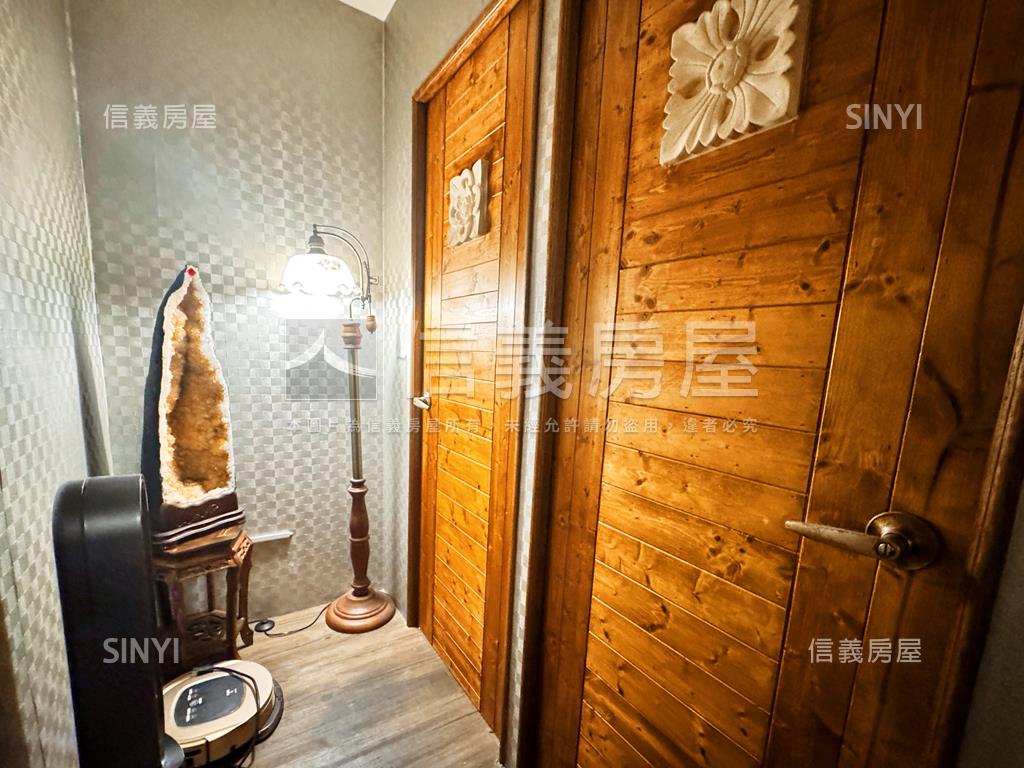 巨蛋商圈蛋黃區金店面附車房屋室內格局與周邊環境