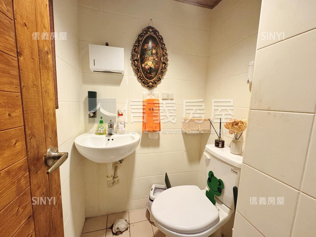 巨蛋商圈蛋黃區金店面附車房屋室內格局與周邊環境