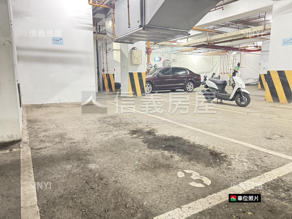 巨蛋商圈蛋黃區金店面附車房屋室內格局與周邊環境