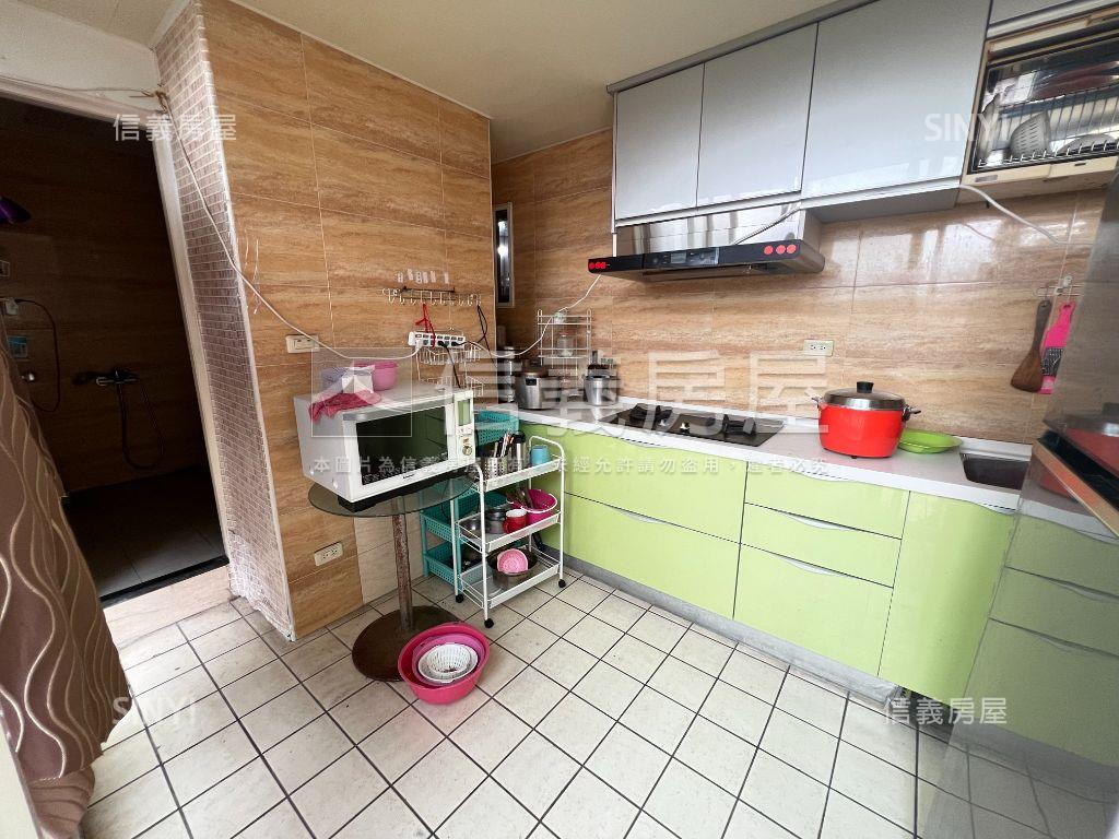 桂冠頂峰優質美屋房屋室內格局與周邊環境
