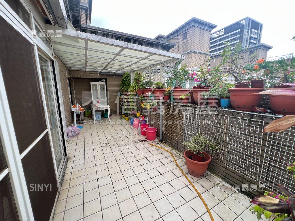 桂冠頂峰優質美屋房屋室內格局與周邊環境