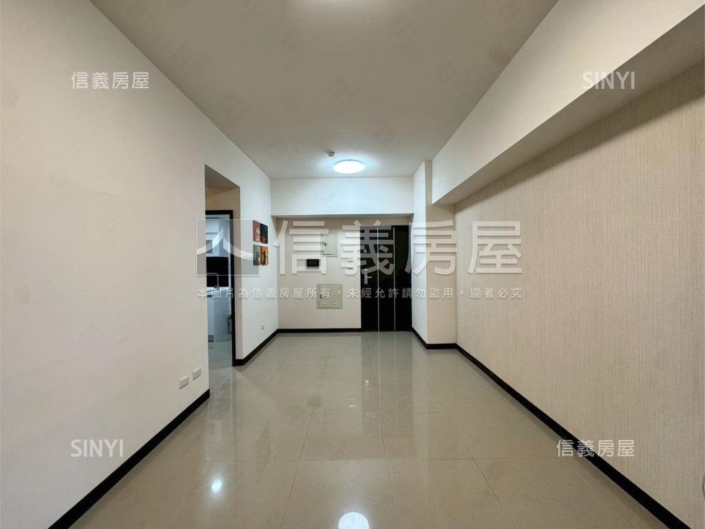 大露臺兩房平車房屋室內格局與周邊環境