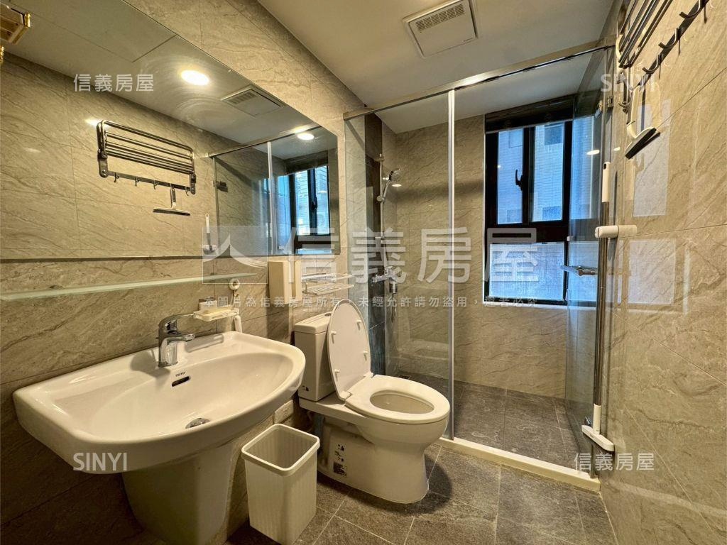 大露臺兩房平車房屋室內格局與周邊環境