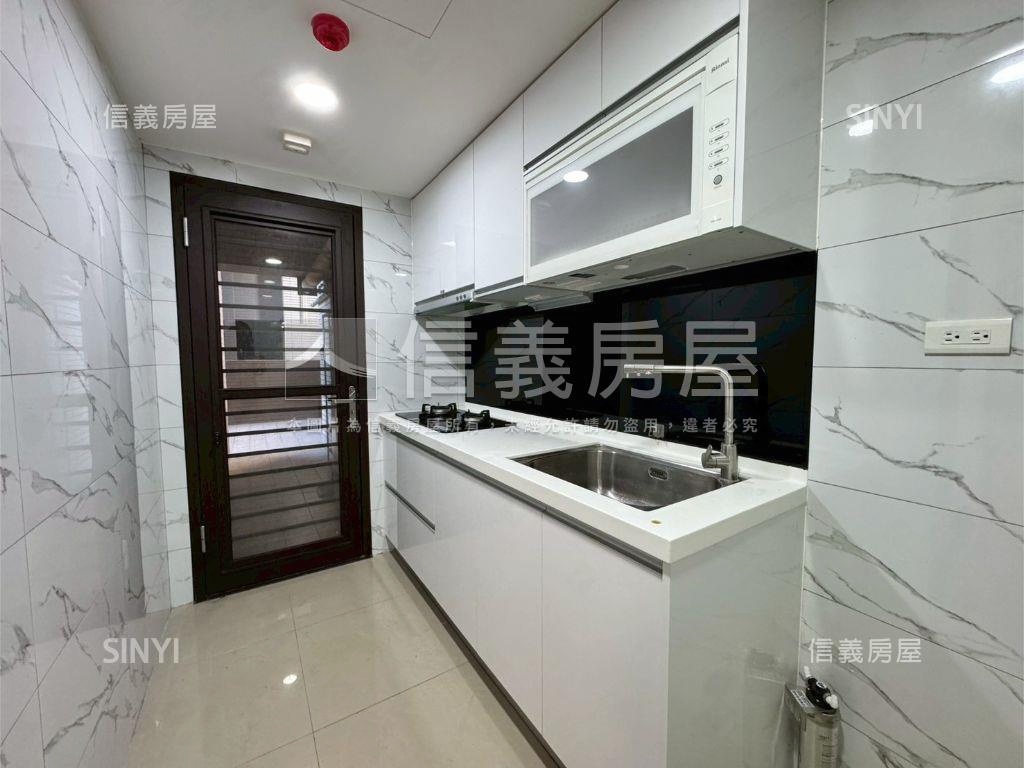 大露臺兩房平車房屋室內格局與周邊環境