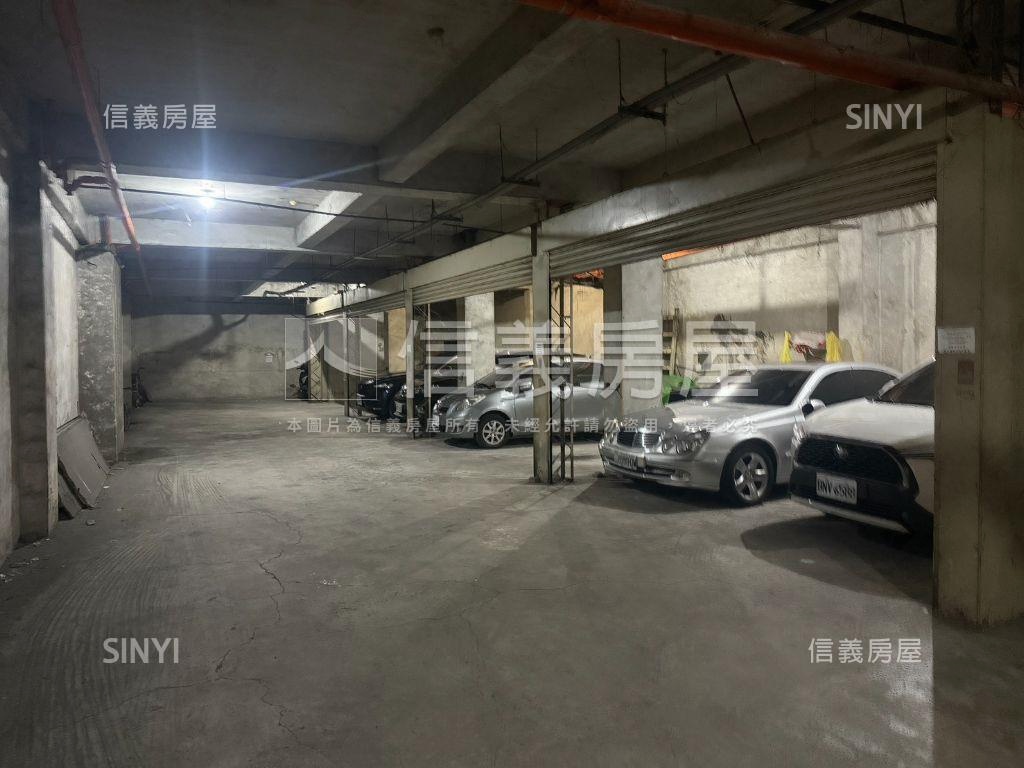 全新裝潢電梯４房＋坡平房屋室內格局與周邊環境