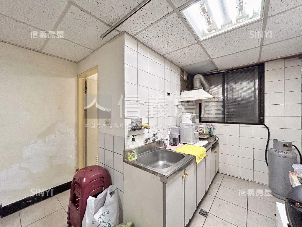 近捷運迴龍醫院樓中樓房屋室內格局與周邊環境