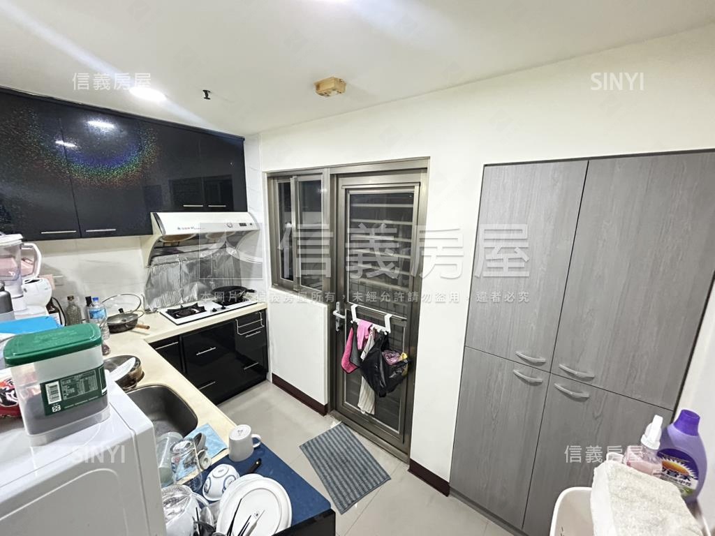 首都景觀裝潢大空間附車位房屋室內格局與周邊環境