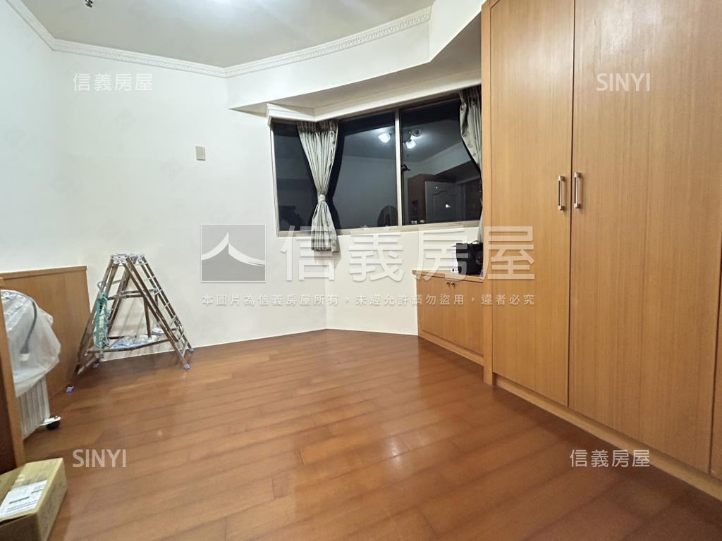 首都景觀裝潢大空間附車位房屋室內格局與周邊環境