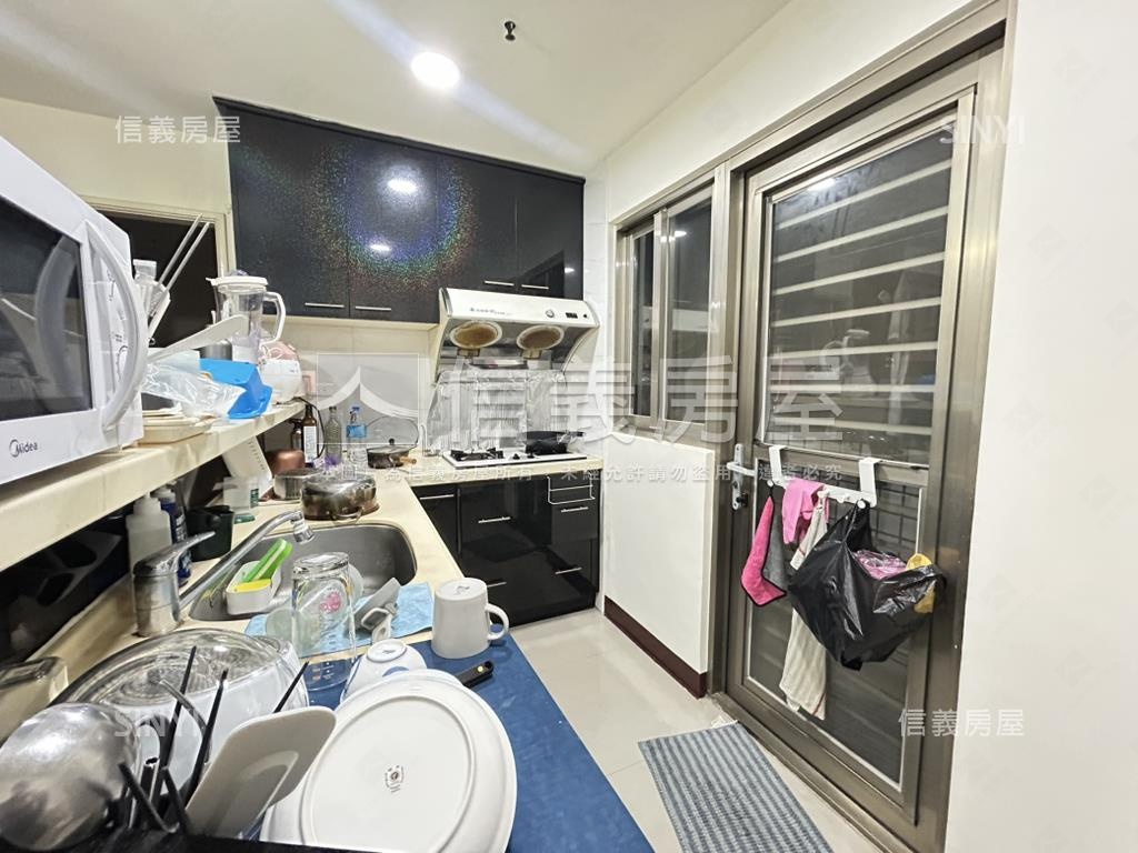 首都景觀裝潢大空間附車位房屋室內格局與周邊環境