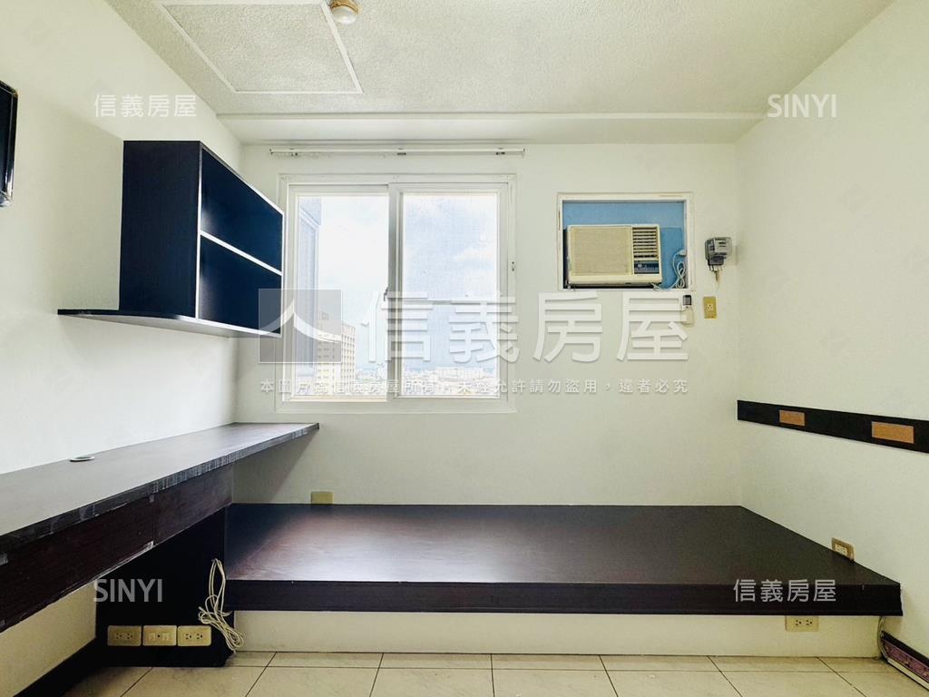 龍的天下三房車位房屋室內格局與周邊環境