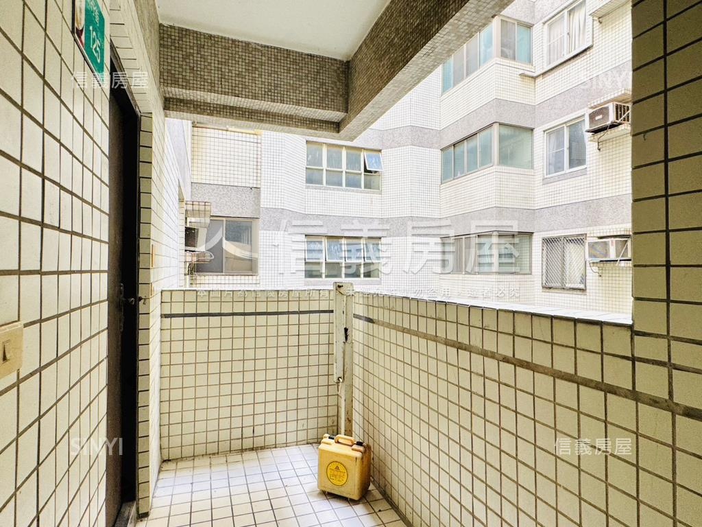 龍的天下三房車位房屋室內格局與周邊環境
