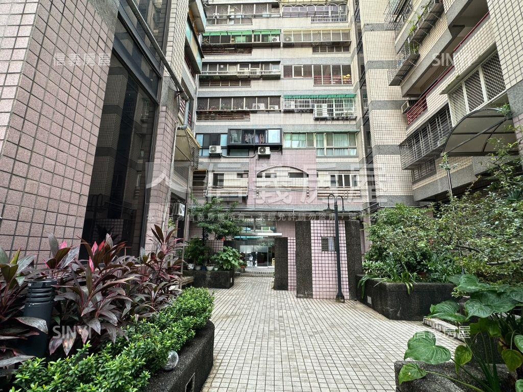 近科博館三房附車位房屋室內格局與周邊環境