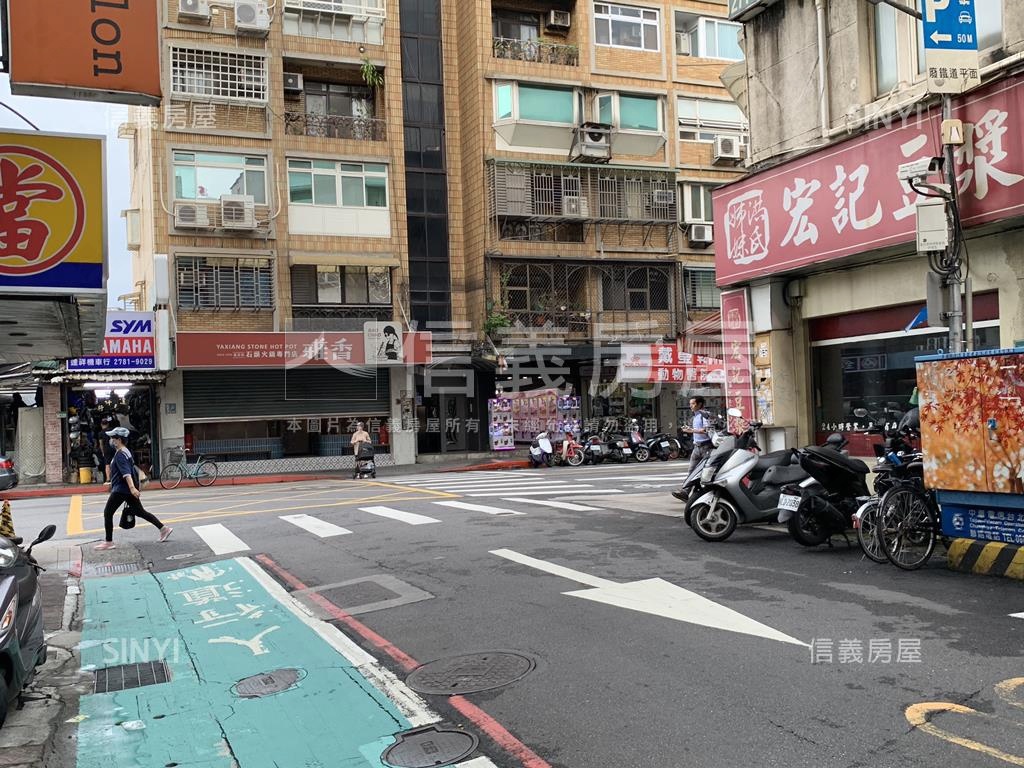 正延吉街角窗店面房屋室內格局與周邊環境