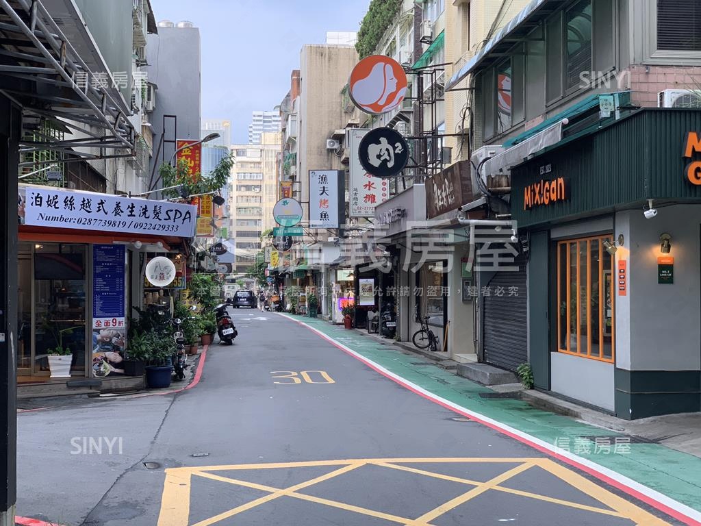 正延吉街角窗店面房屋室內格局與周邊環境