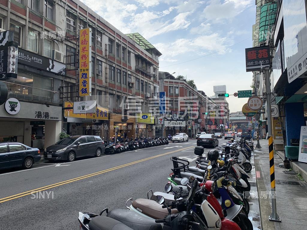 正延吉街角窗店面房屋室內格局與周邊環境