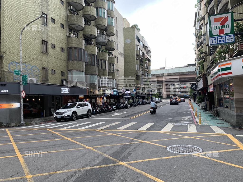 正延吉街角窗店面房屋室內格局與周邊環境