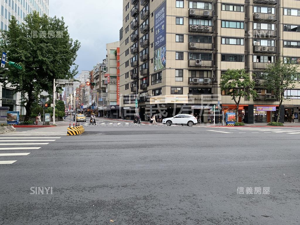 正延吉街角窗店面房屋室內格局與周邊環境
